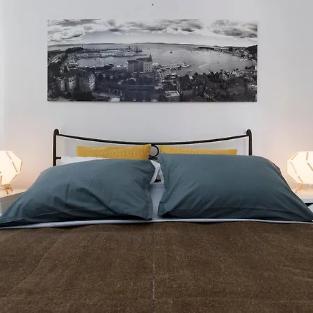 Eclectic Guest On Main Promenade Riva Apartment *