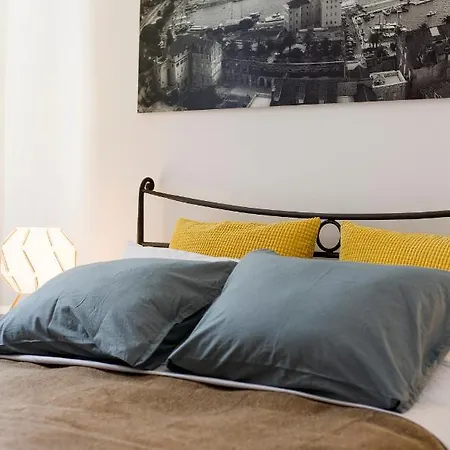 Eclectic Guest On Main Promenade Riva Apartment Split