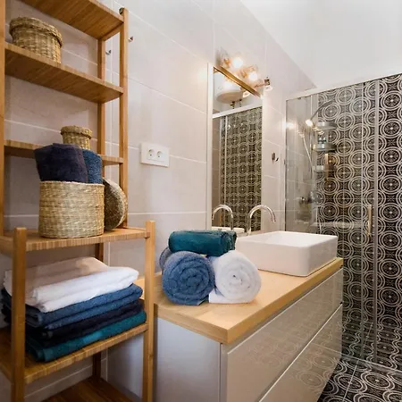 Eclectic Guest On Main Promenade Riva Apartment *