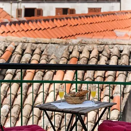 Eclectic Guest On Main Promenade Riva Apartment *